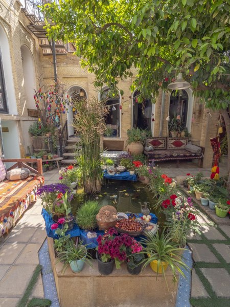 بوم گردی ترنجستان شیراز