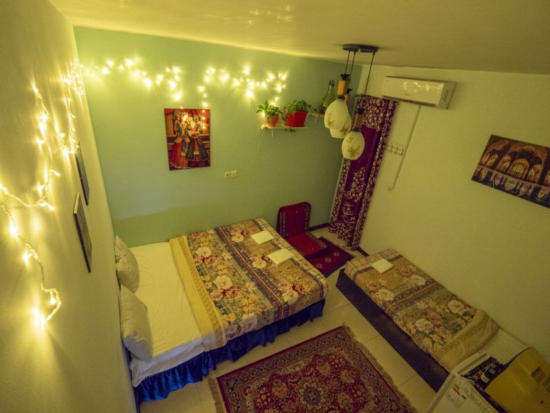 بوم گردی ترنجستان شیراز