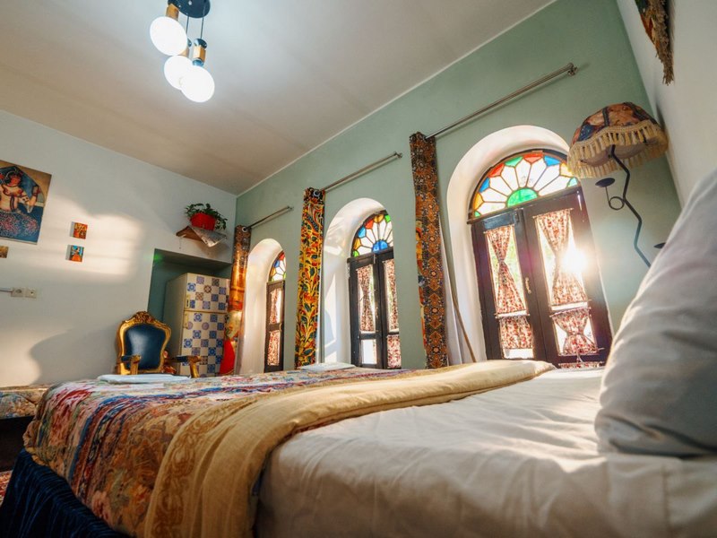 بوم گردی ترنجستان شیراز